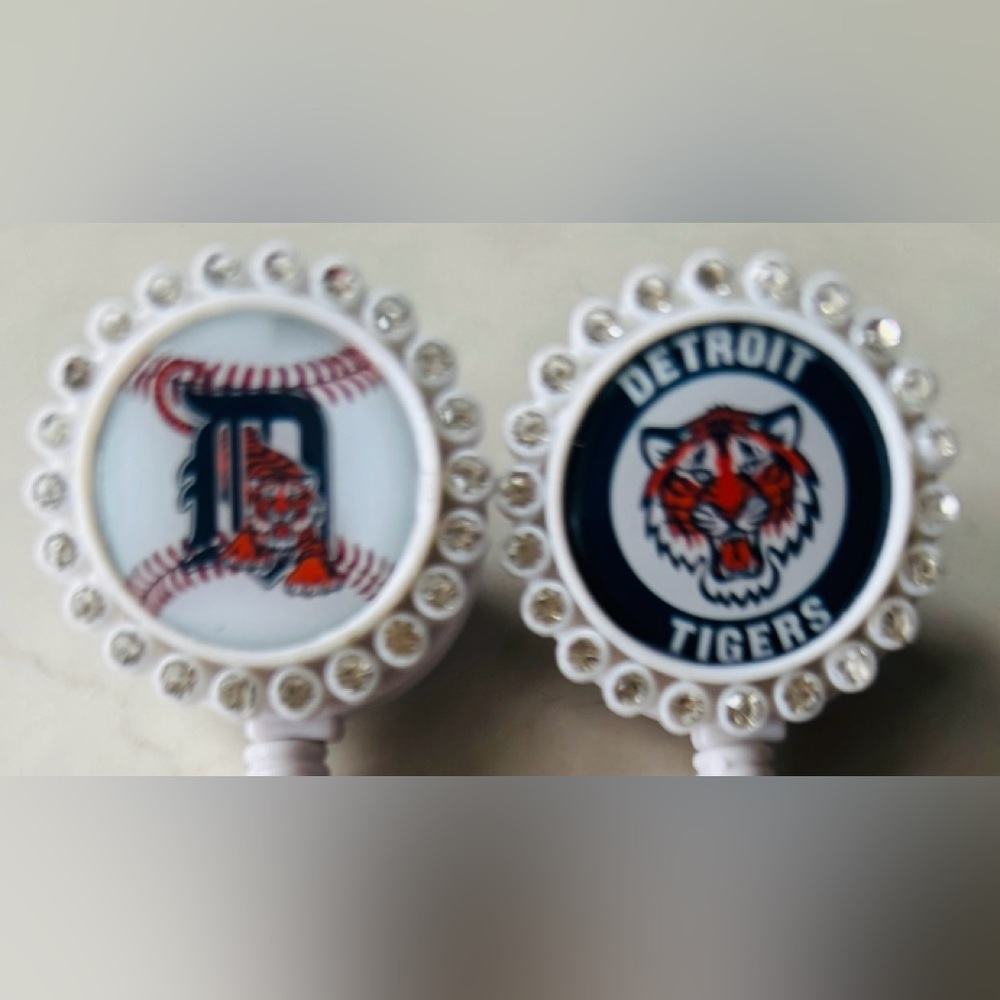 Detroit Tigers Baseball Crystal ID reels badge holders RN nurse alligator Swivel